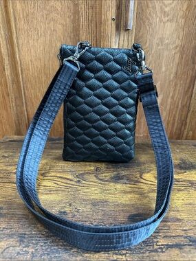 Lug Peekaboo- Quilted Black Wristlet Clutch/Crissbody